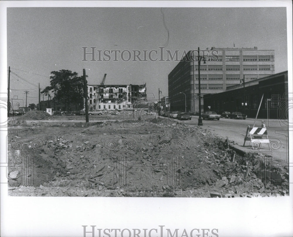 1970 Press Photo Wreckers at work on the old Frisch Hot