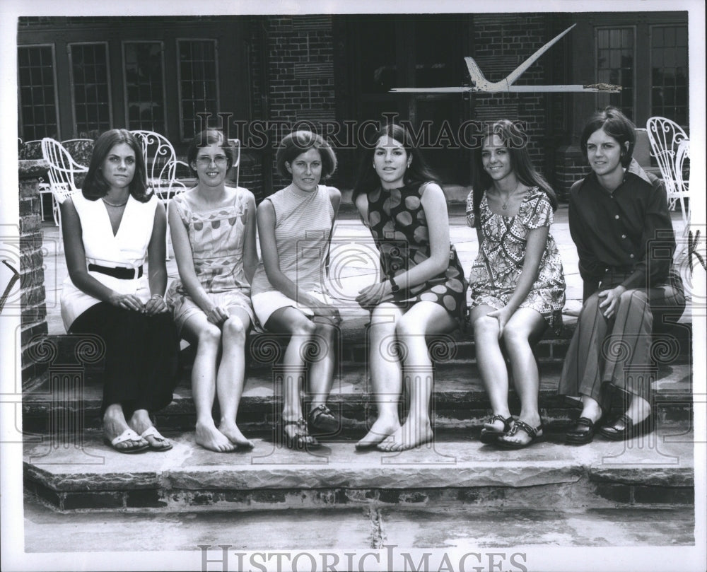 1970 Press Photo Detroit Society Debutantes Seated
