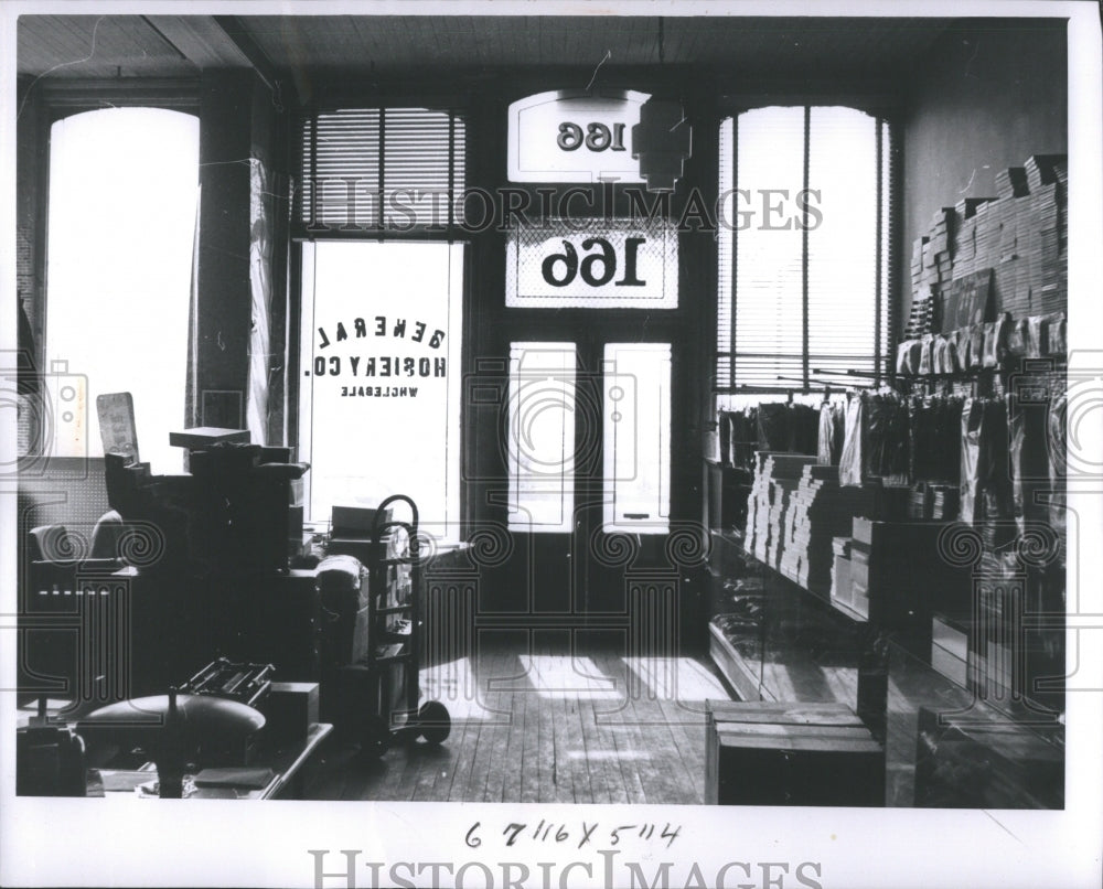 1965 Press Photo Wholesale shop, Jefferson St., Detroit