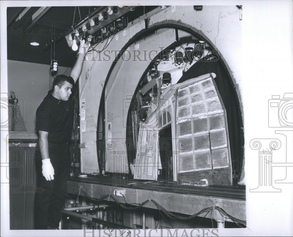 1962 Press Photo adjusting spotlight