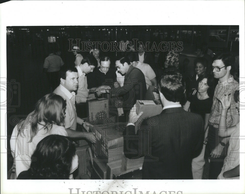 1986 Press Photo Detroit Mayda Employees Gathered