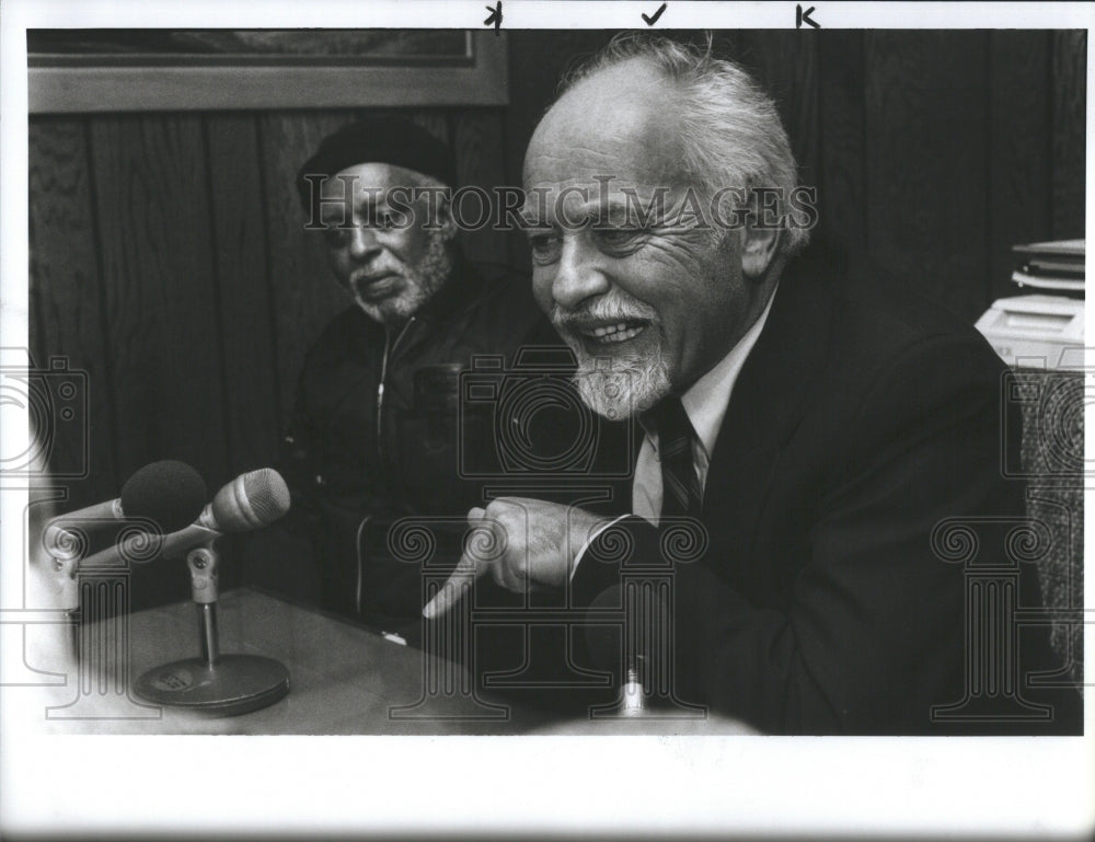 1988 Press Photo Bobbie La-sister Sandy&#39;s plant  Georg