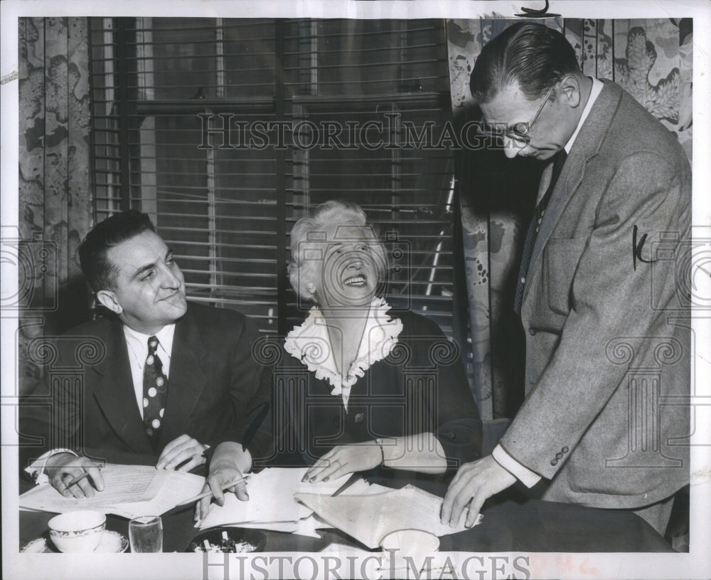 1955 Press Photo Boarder Organised Aged Person Pilot