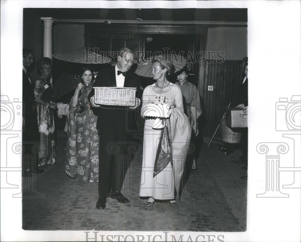 1972 Press Photo Stephanes Picnic Glyde Bourne P upils