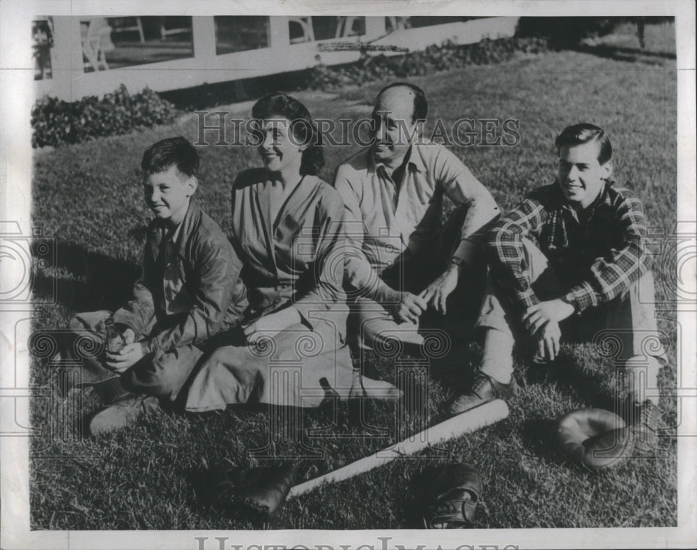 1952 Press Photo Adlai Stevenson with His Family