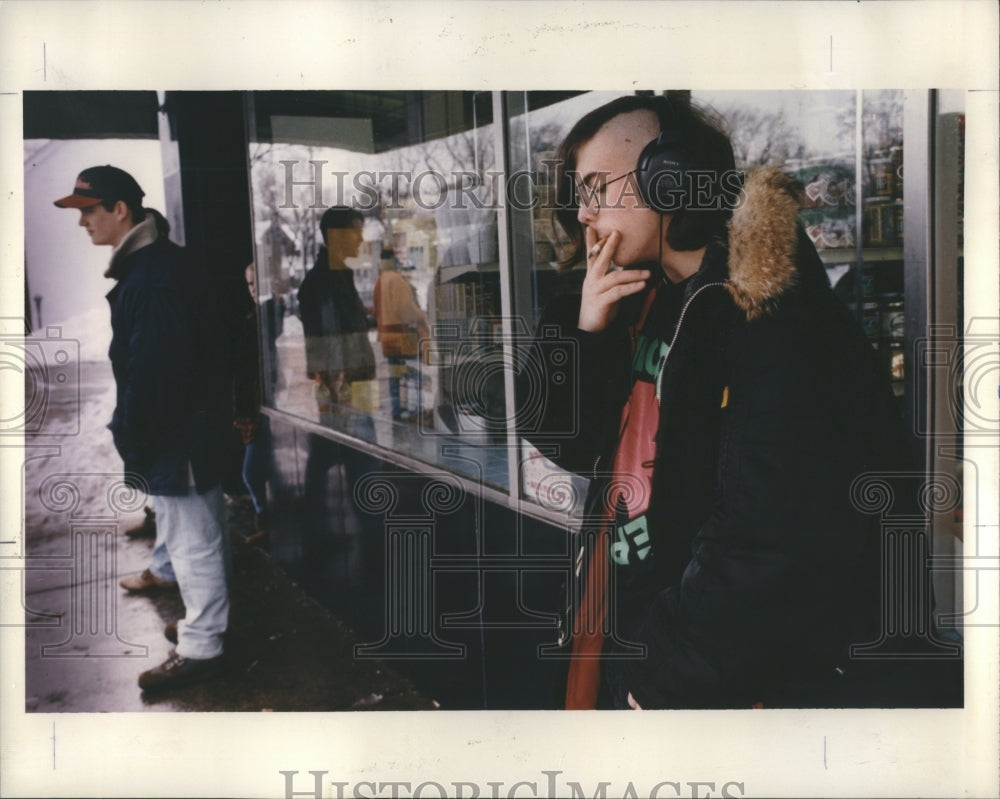 1994 Press Photo Smoker Smokes Tobacco Cigarette