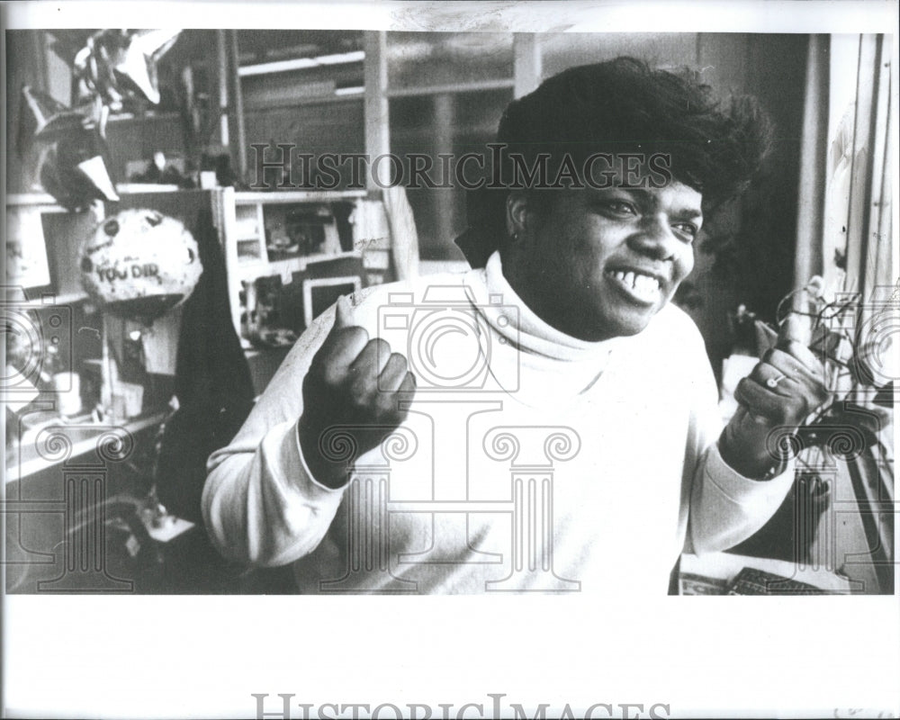 1991 Press Photo Gecofin Still Singer Water Injection