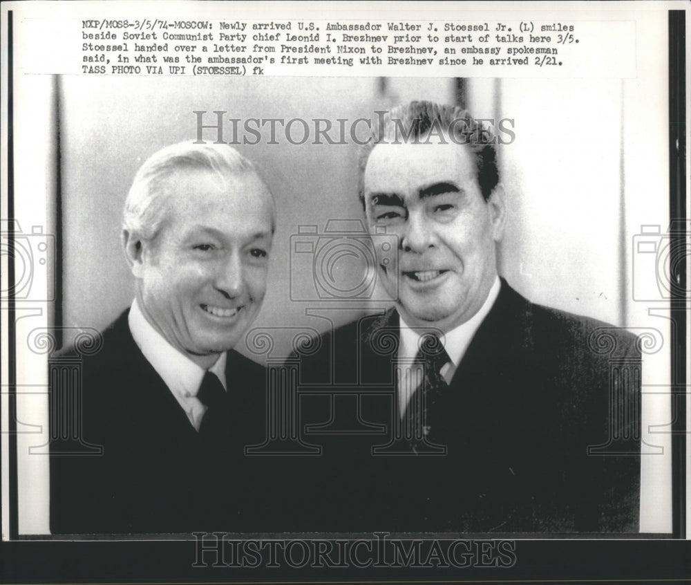 1967 Press Photo Mayor Carl B Stokes Shakes Hands