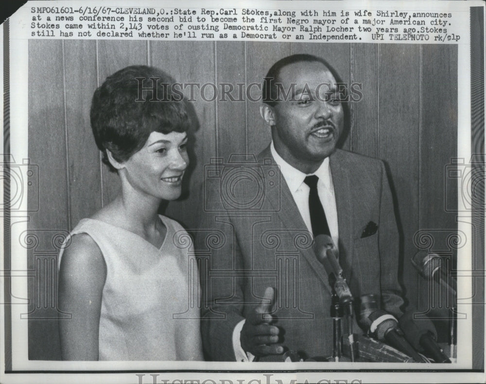 1967 Press Photo Carl Stokes Ralph L ocher Democratic