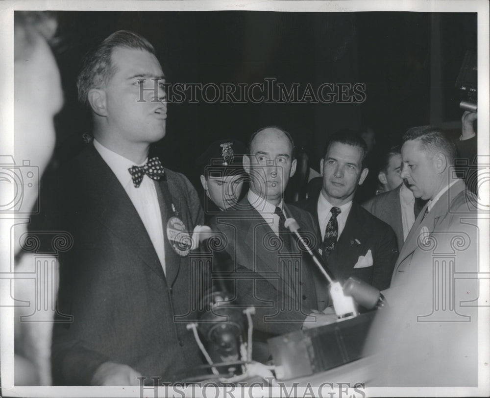 1952 Press Photo Stevenson Dickens.Jorge Luis Borges,