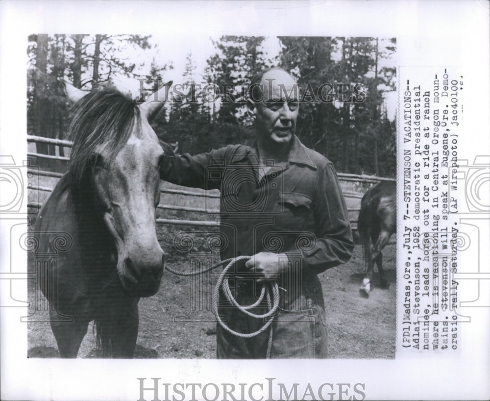 1954 Press Photo Adlai Stevenson on Vacation