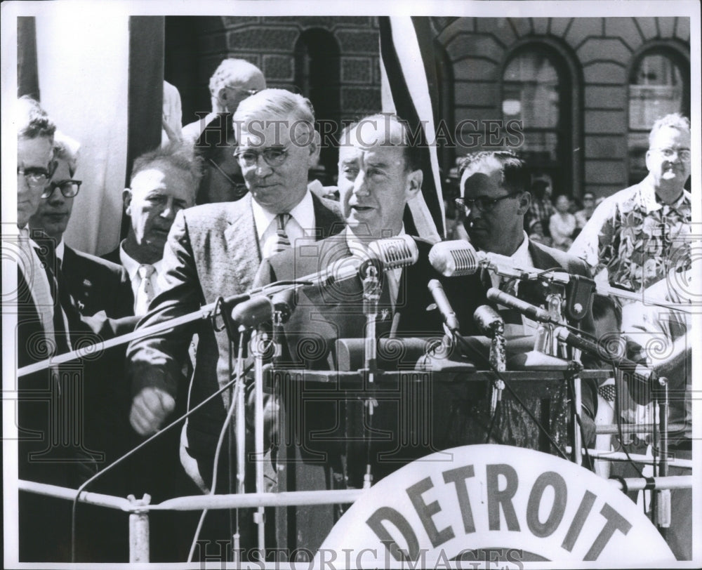 1956 Press Photo Stevenson Speaking Old City Hall