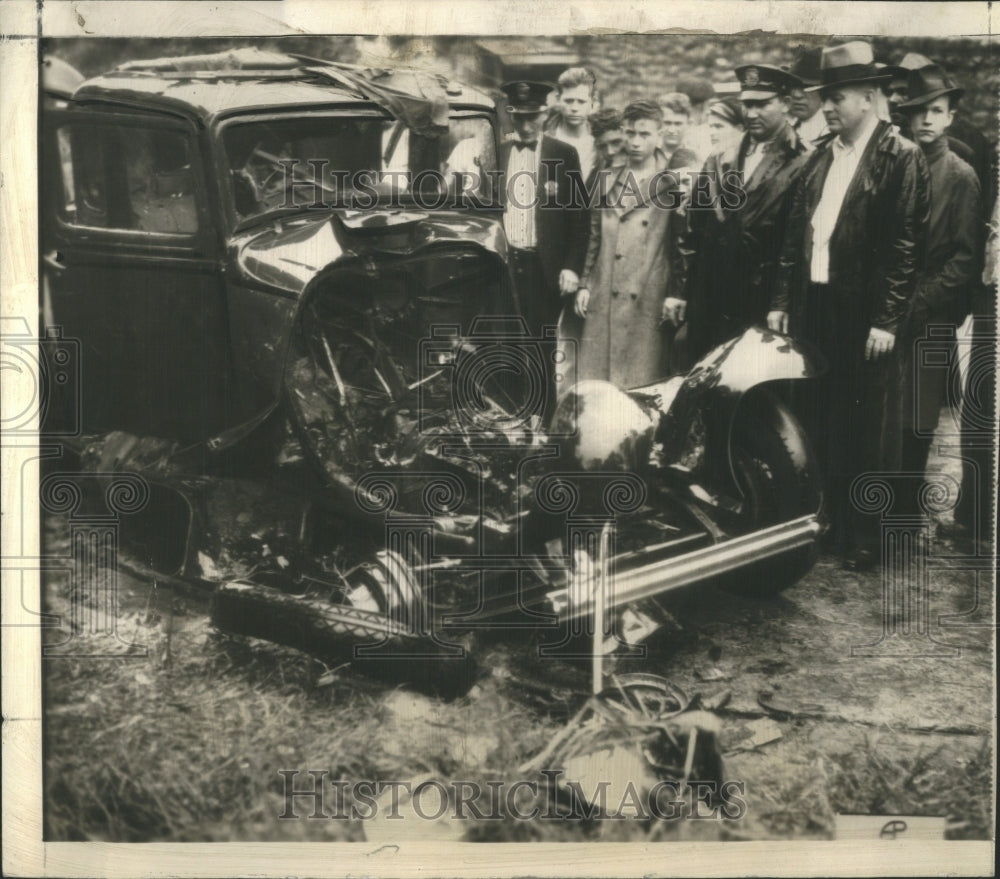 1935 Press Photo Wrecked Automobile Elmon C Middleton