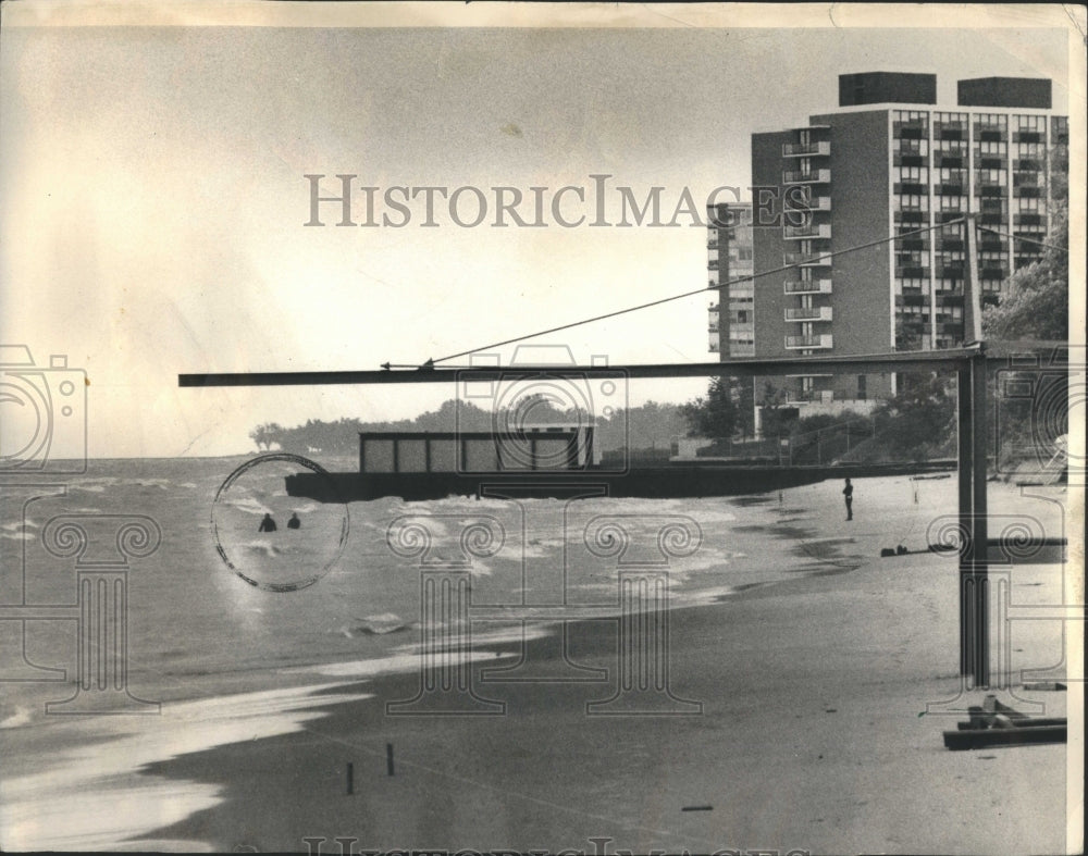 1966 Press Photo Coastguardmen Search Lake Michigan