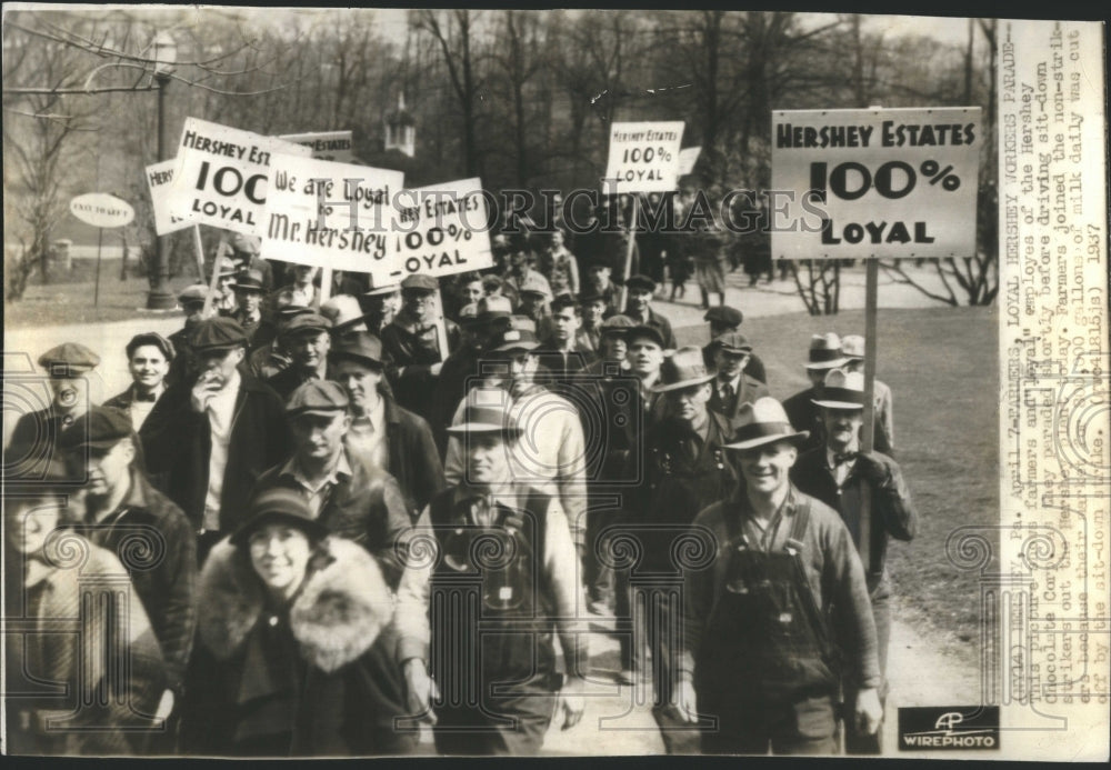 1937 Press Photo Farmers, Loyal Hershey Workers Parade