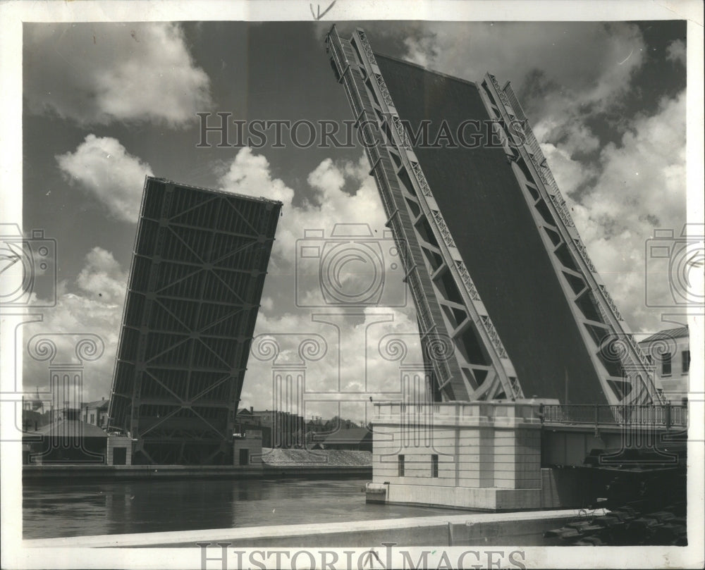 1935 Press Photo Ruby Street Eight Months Bridge