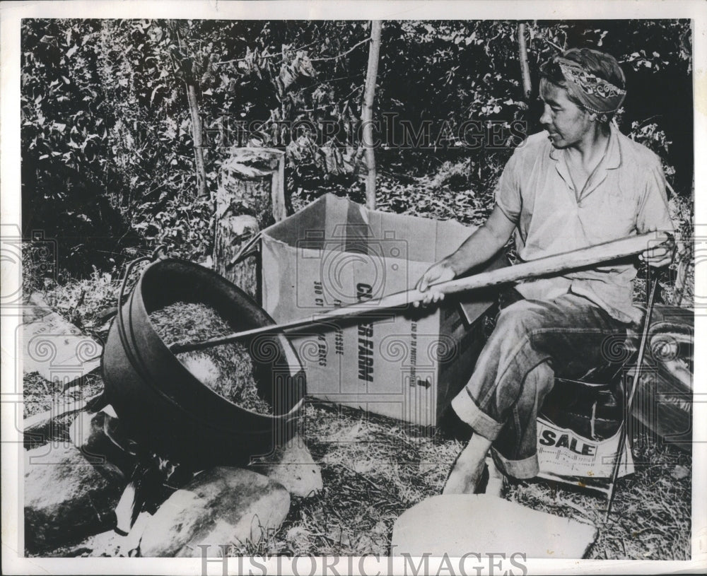 1957 Press Photo Indian Welfare Woman Cooking Rice