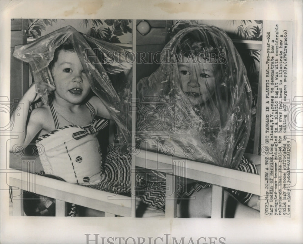 1959 Press Photo Demonstrate Child Caught Plastic Bag