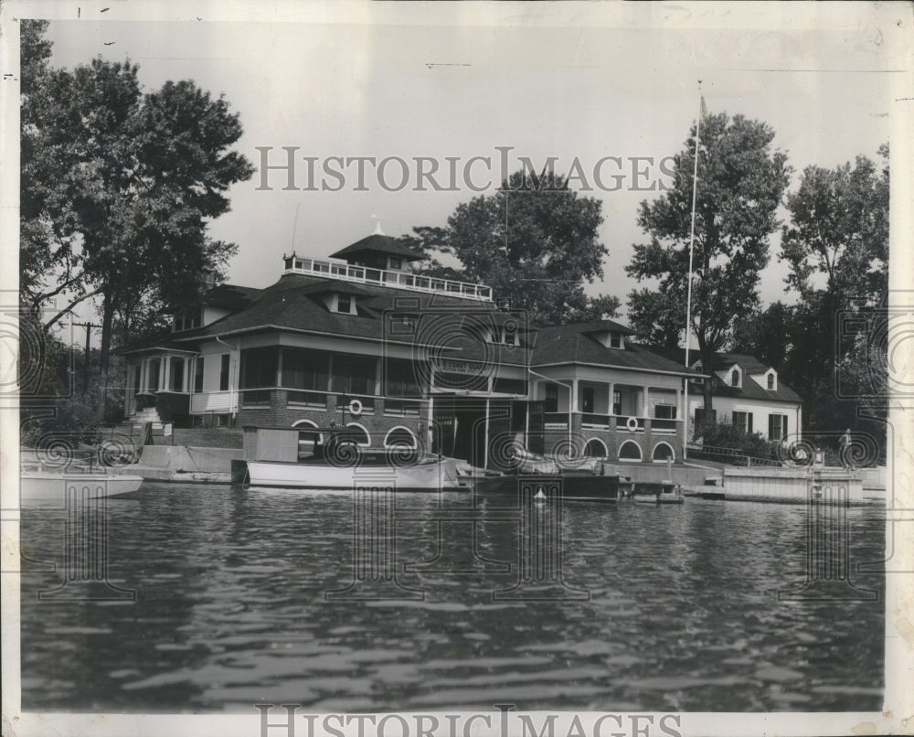 1999 Press Photo Building Provides Water