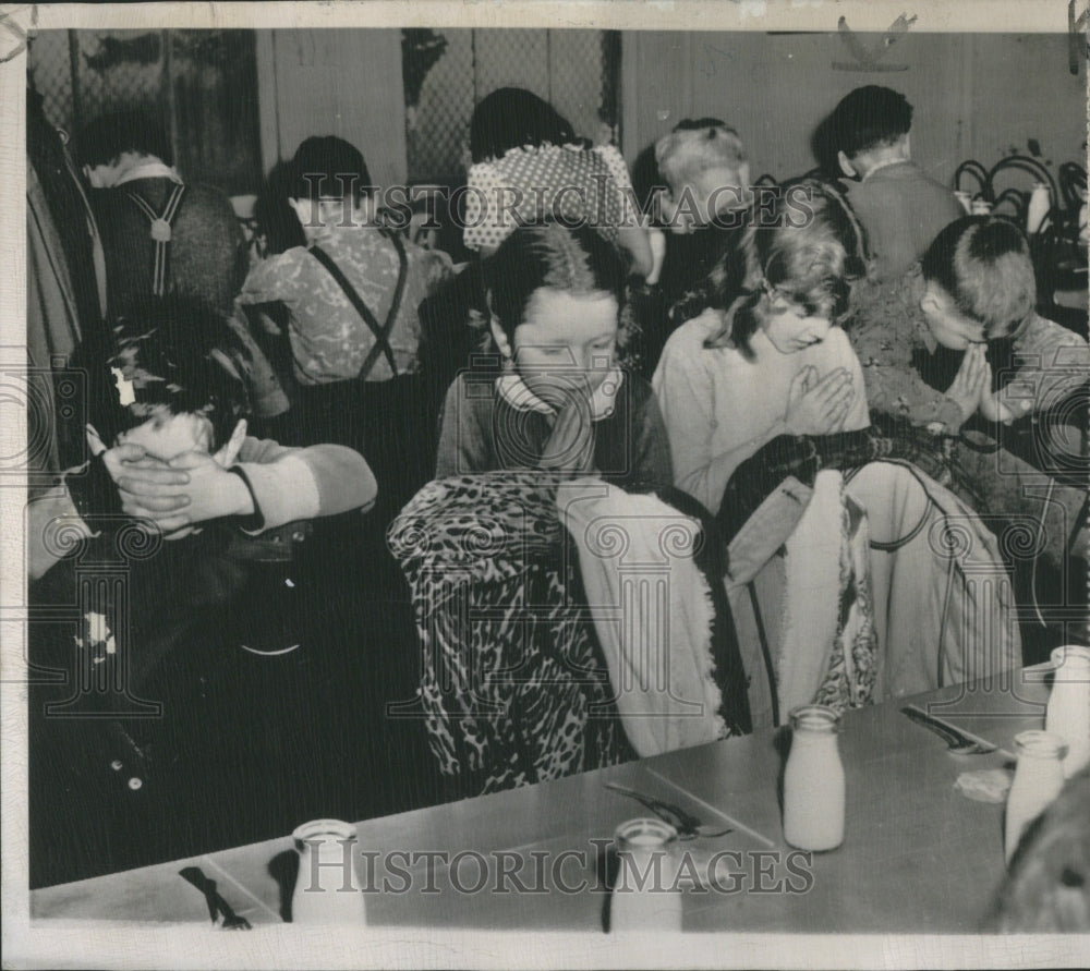 1950 Press Photo Cecil Township School Children Praying