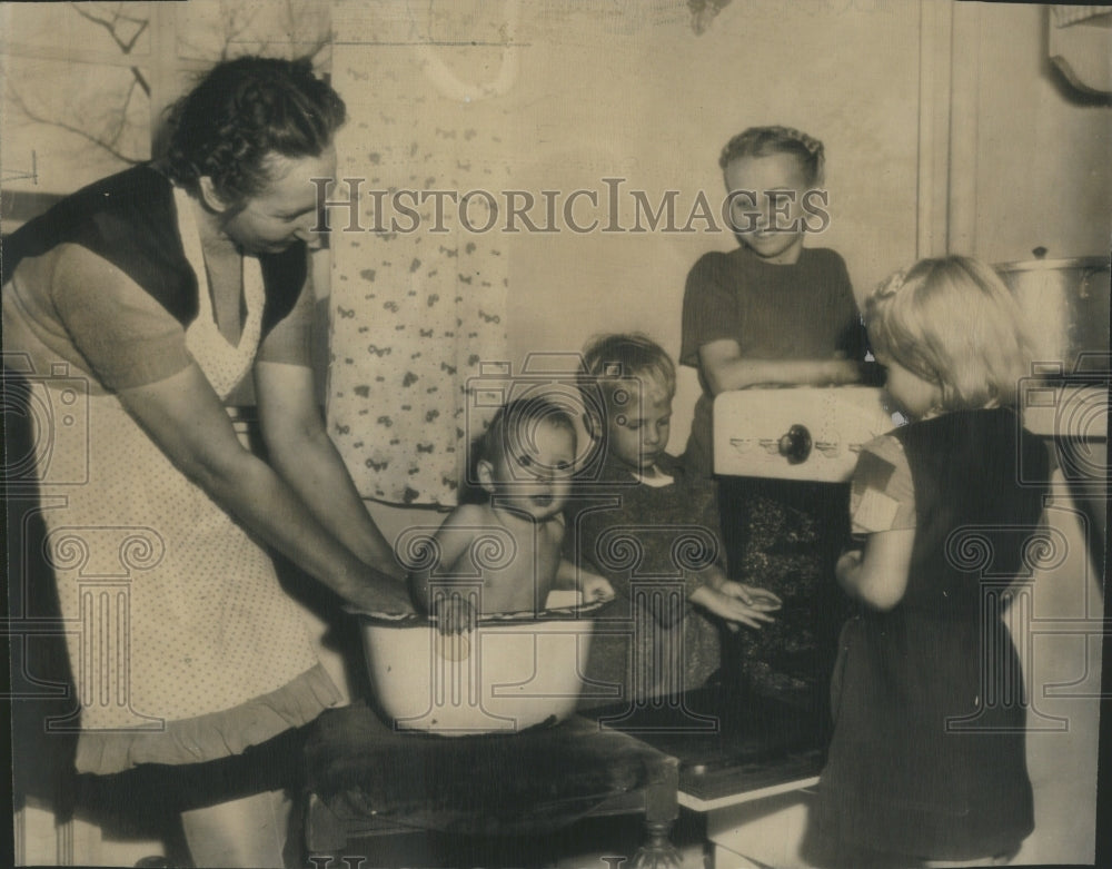 1948 Press Photo Lincoln Park Coal Job Fred Stove