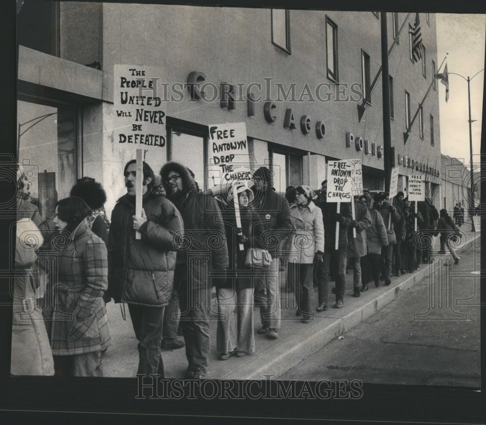 1975 Press Photo Coalition Police Repression Rally