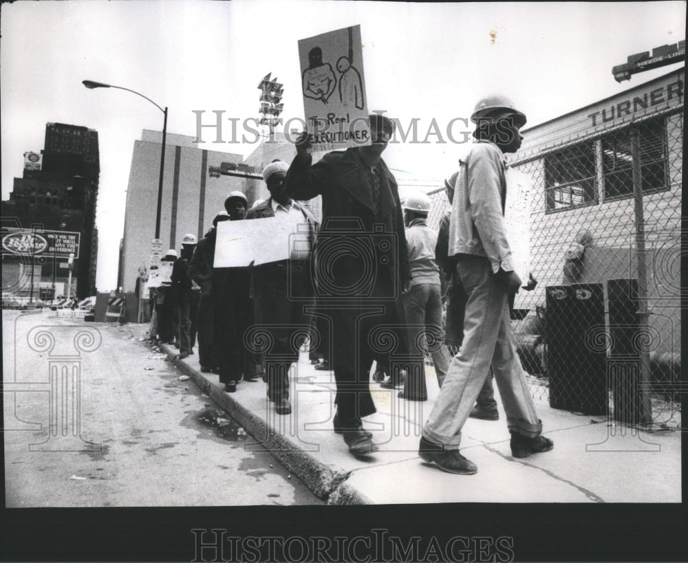 1973 Press Photo Pickets United Community Action