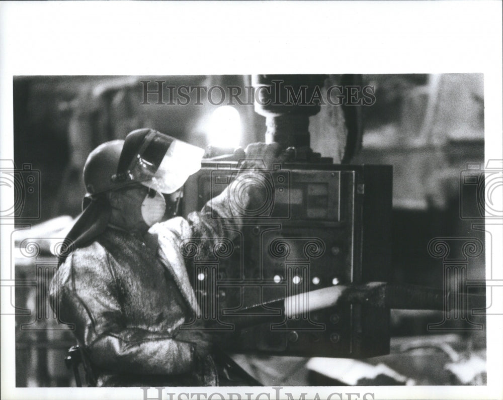 1957 Press Photo Edison Disc Diamond Record Type Audio