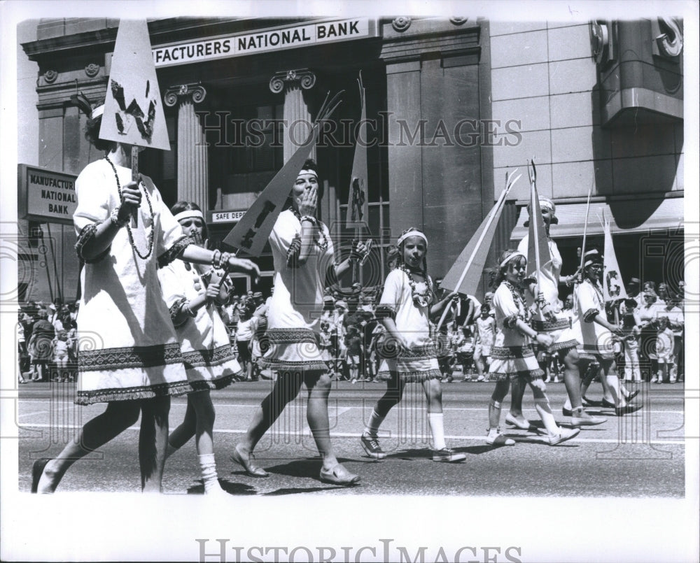 1969 Press Photo Memorial Day Parade