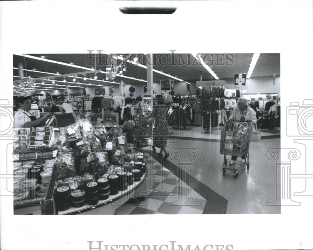 1992 Press Photo Meyers Store Vast Variety Inventory