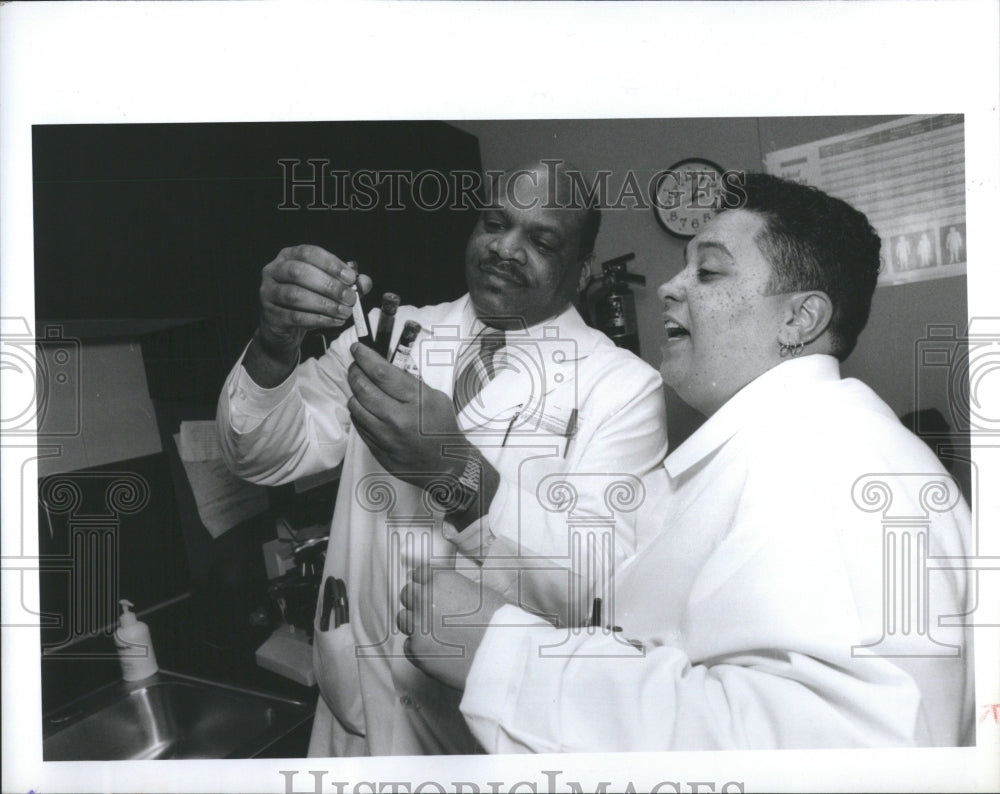 1993 Press Photo VCMS Medical Group Lab Blood Samples