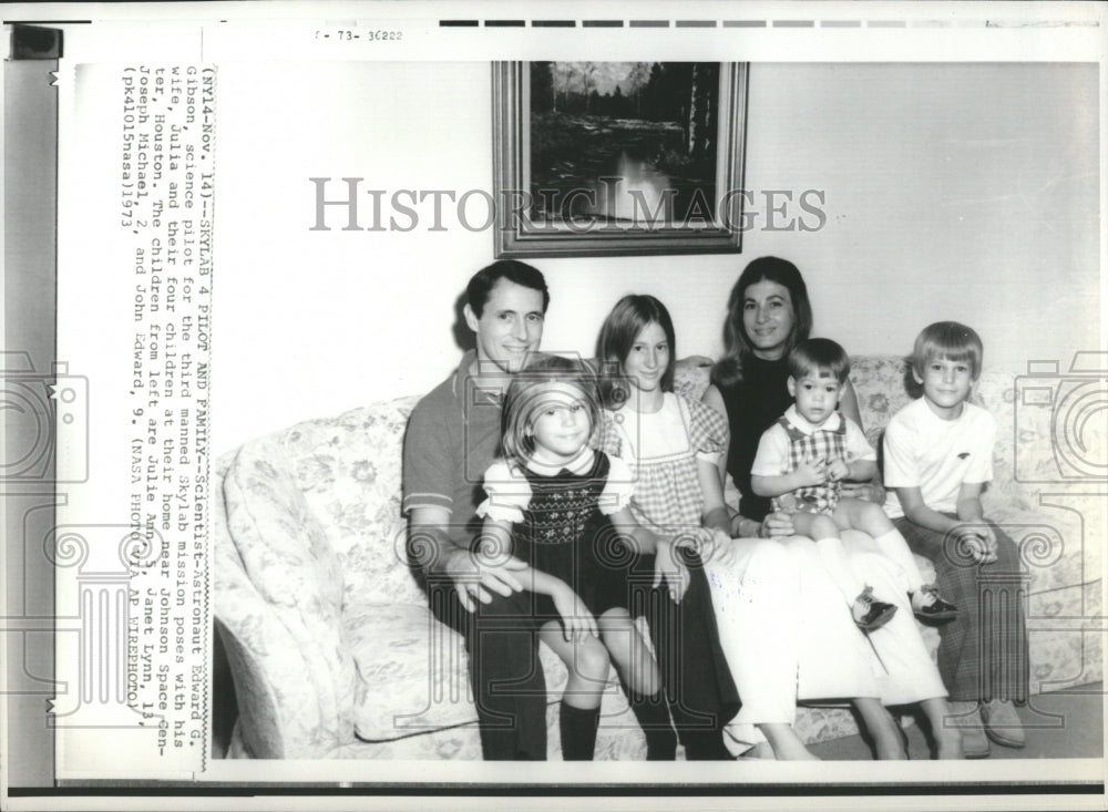 1973 Press Photo Skylab pilot Gibson and family