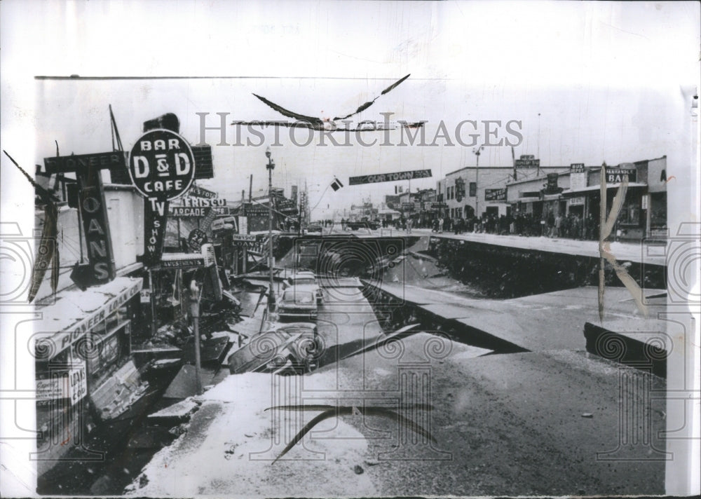 1964 Press Photo Grim aftermart of Quake in Anchorage.