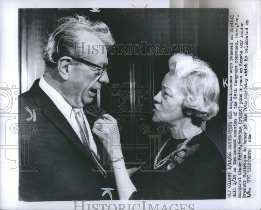 1966 Press Photo Old acquantance renewed on Hill.