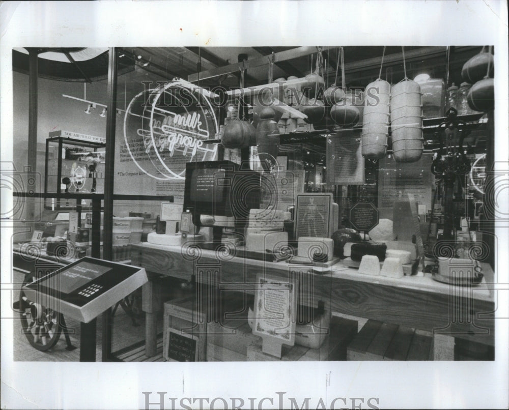 1976 Press Photo Outdoor Marketplace Food Life Exhibit