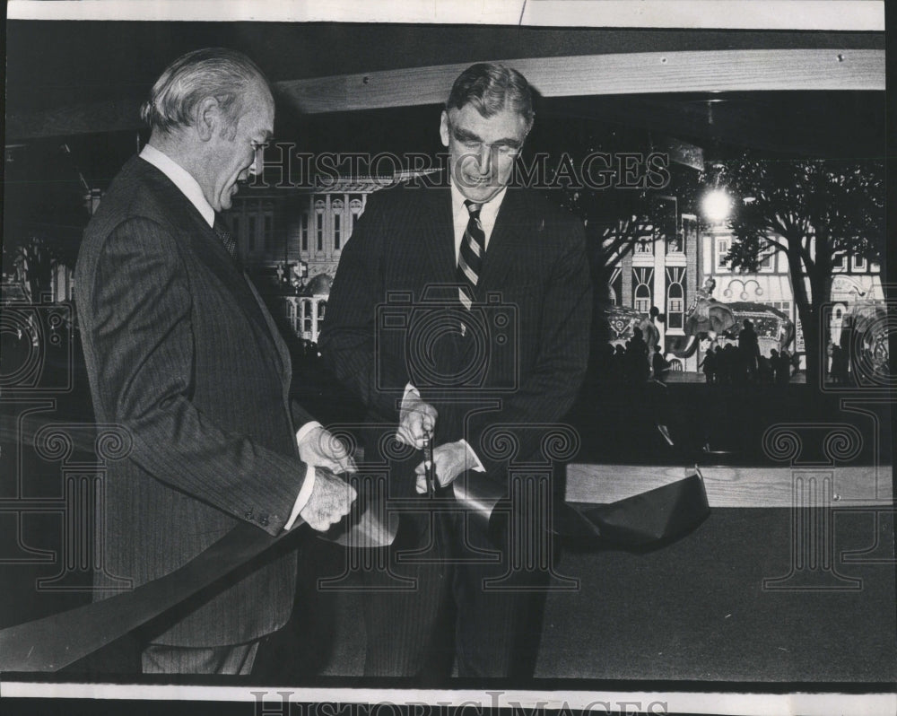 1973 Press Photo Eeniel M Macmaster Museum Arthue Wood