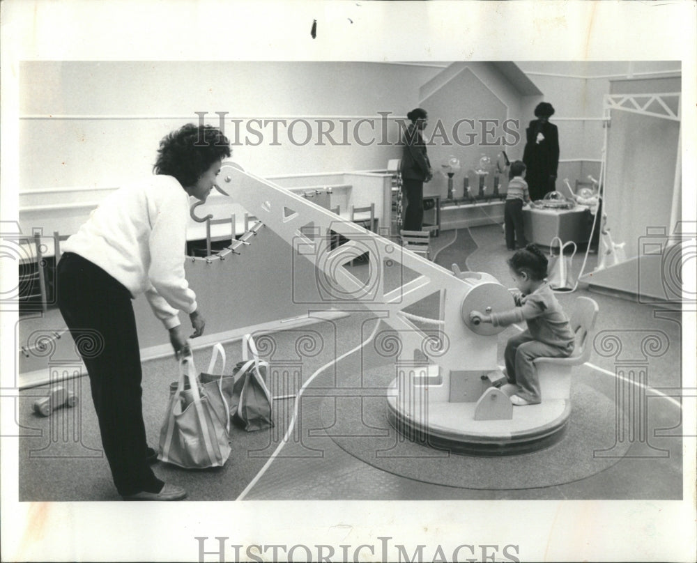 1985 Press Photo Operating Child Size Learned Motion