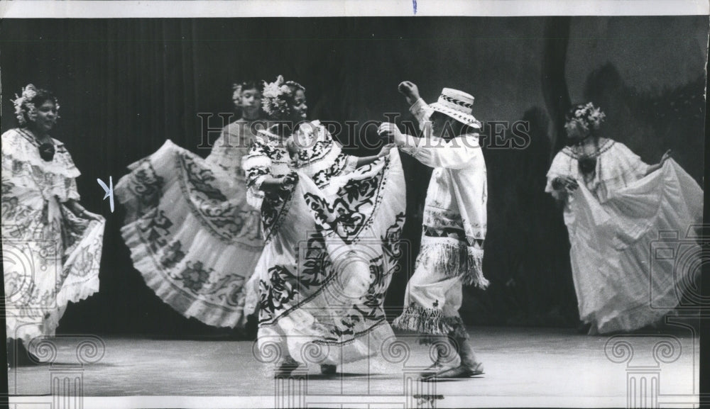 1976 Press Photo Grupo Folklorico Panamanian