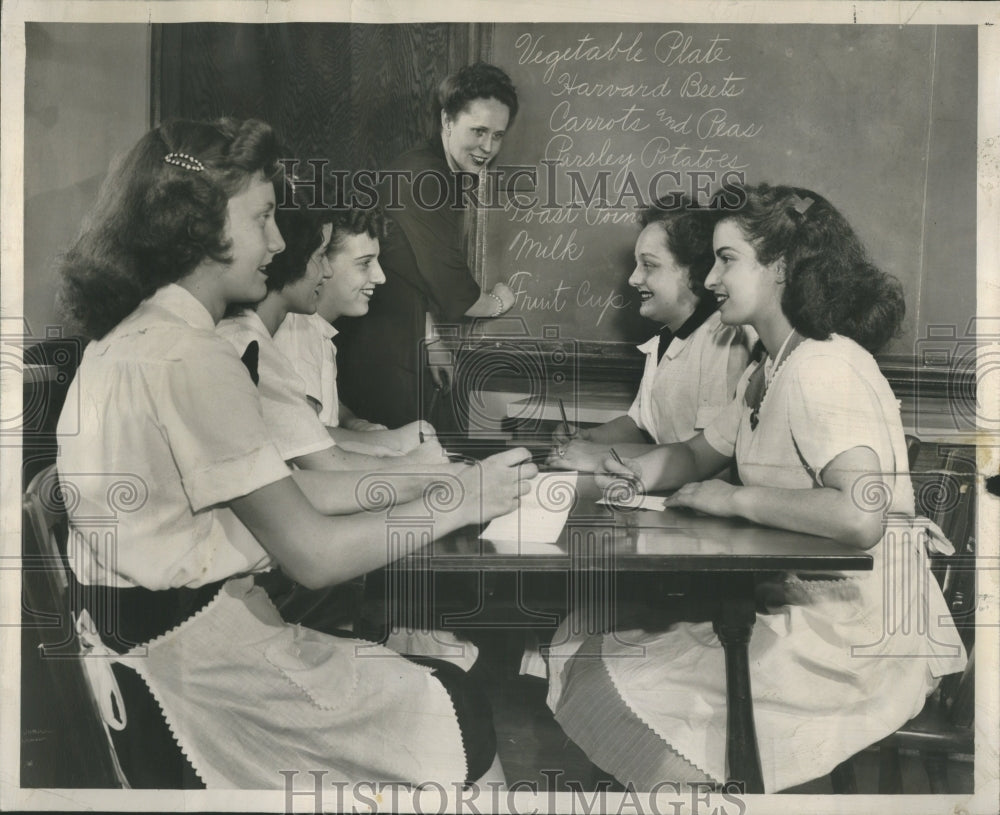 1947 Press Photo Grace Anders Bishop Meatless Tuesdays