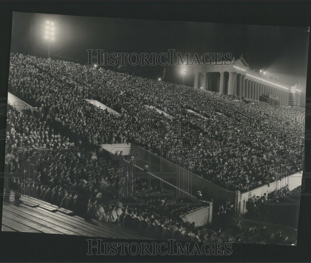 Press Photo 100,000 Attend Holly Name Hour Soldier Fiel