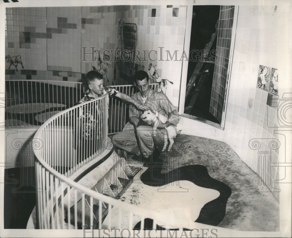 1954 Press Photo Science Industry Museum Nutrition John