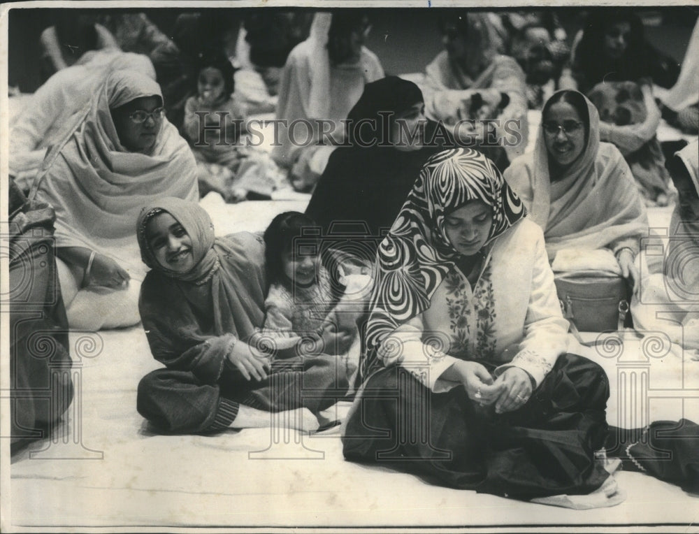 1974 Press Photo Muslims