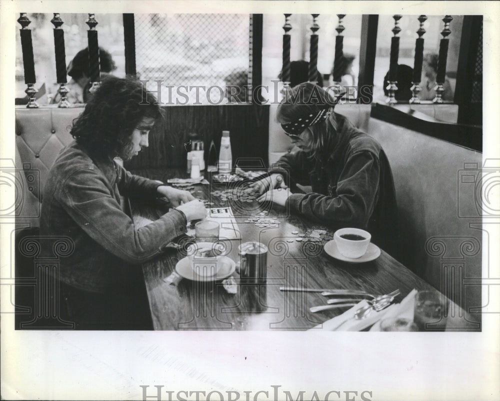 1982 Press Photo Musician Music Role Play Instrument