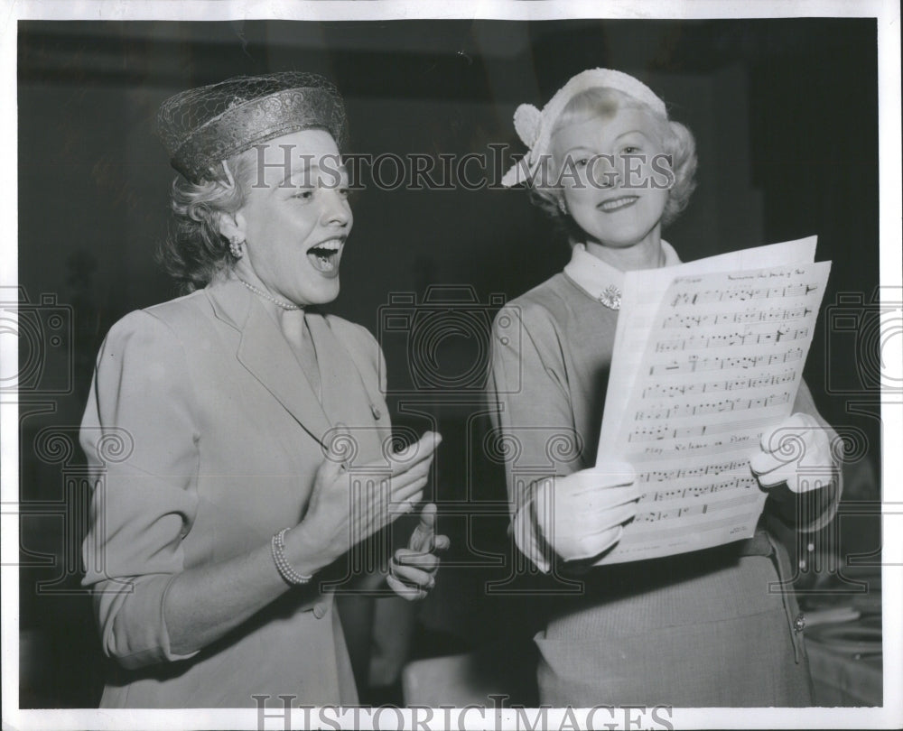 1956 Press Photo Mrs Charles W.Apley Walter Riley