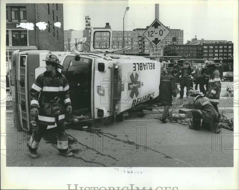 1983 Press Photo Ambulance Congress Ramp Thomas