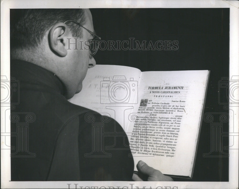1948 Press Photo Priest Code Book Oath Church Pope