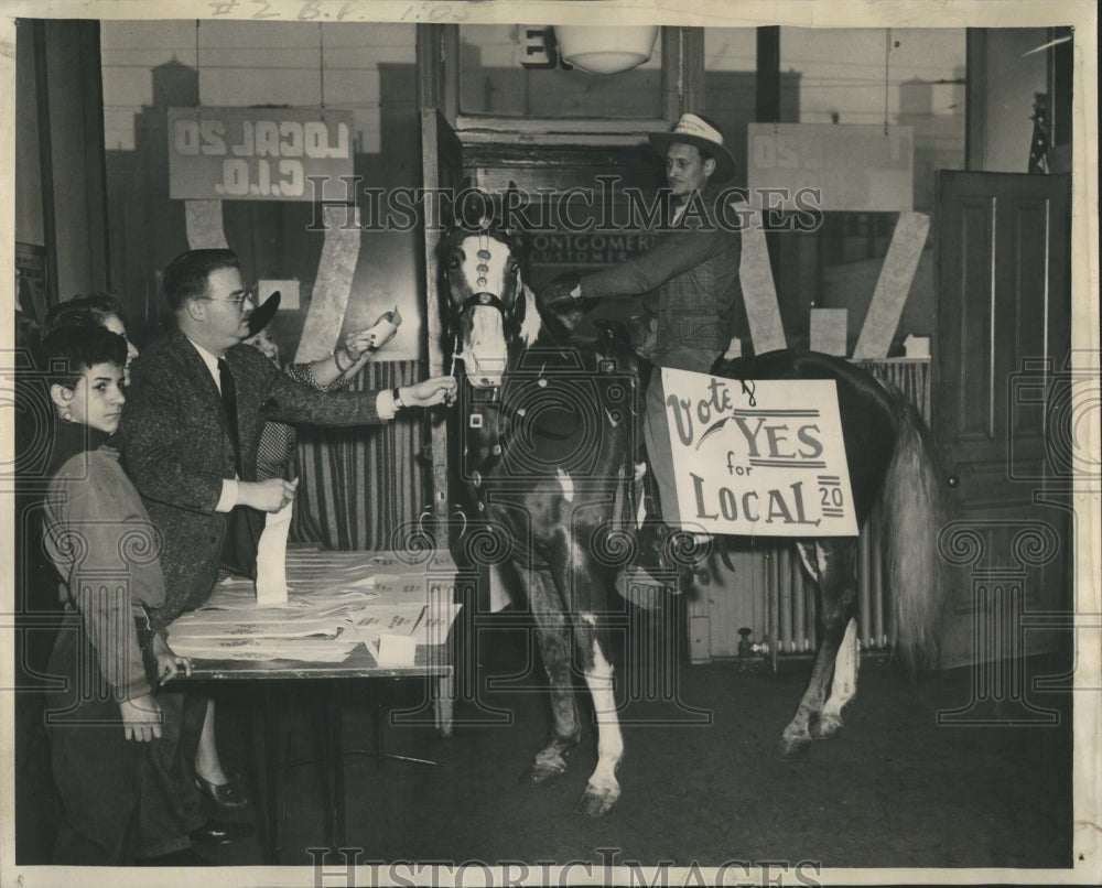 1944 Press Photo W E Parrish SpottyWard Election Strike