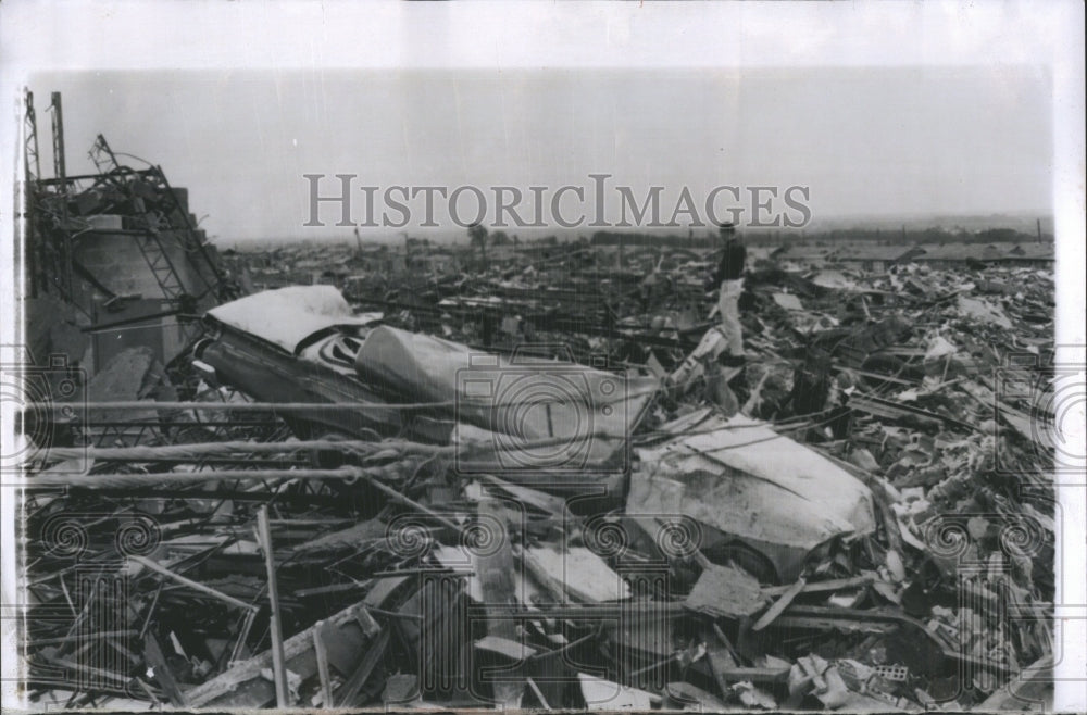 1957 Press Photo Wreckage Ruskin Heights Residential