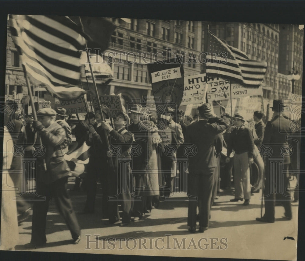 1933 Press Photo School Students Strike Road Building