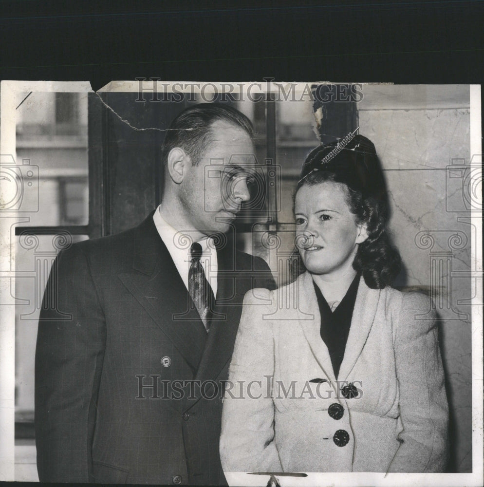 1942 Press Photo Marvin R Straith Detroit Police Office